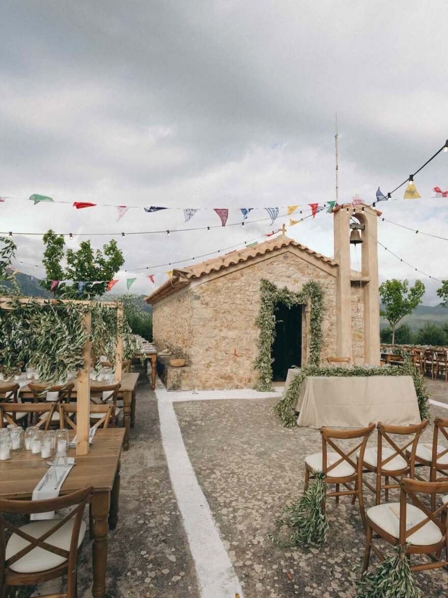 Η Δανάη Μπάρκα πρόσθεσε το επώνυμο του συζύγου της στο δικό της στο Instagram