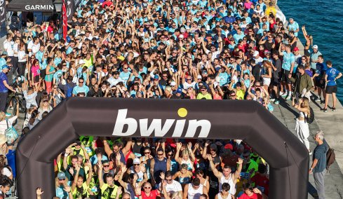 Spetses Mini Marathon:Γιατί χιλιάδες άνθρωποι ταξιδεύουν κάθε Οκτώβριο στις Σπέτσες για να τρέξουν μόλις 5 χιλιόμετρα;