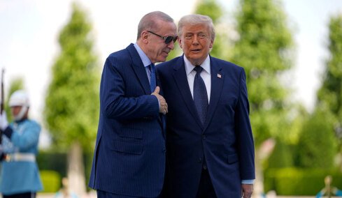 Ο Τραμπ θέλει να «ξεκλειδώσει» τα F-35 για τον «στενό μου φίλο τον Ερντογάν»: Όσα έγιναν στην πρώτη ημέρα της Συνόδου Κορυφής του ΝΑΤΟ