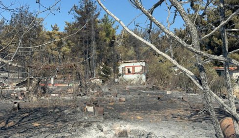 Τραγωδία με δύο νεκρούς από τη φωτιά στο Ωραιόκαστρο: Αναμένεται η ταυτοποίηση της σορού του 12χρονου γιου της οικογένειας
