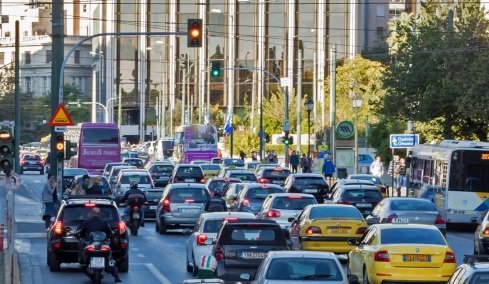 Να ανησυχούν οι κάτοχοι των αυτοκινήτων βενζίνης και diesel στην Ελλάδα; - Τι έρχεται