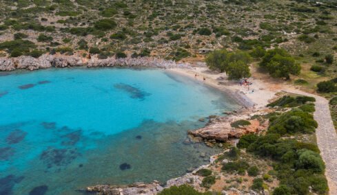 Αγία Δύναμη: H σμαραγδένια παραλία στη νότια άκρη της Χίου  