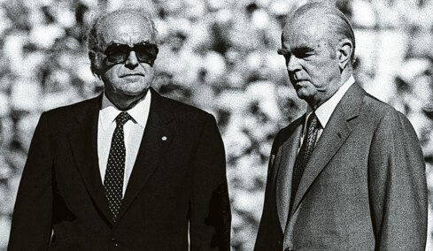Ανδρέας Παπανδρέου - Κωνσταντίνος Καραμανλής: Έγινε τηλεφώνημα μεταξύ τους που γέννησε το «Βυθίσατε το Χόρα»; 