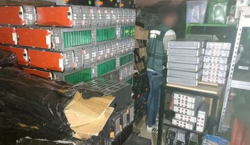 Έκανε το σπίτι του αποθήκη με 45 τόνους μπαταριών λιθίου: Καταδικάστηκε σε 18 μήνες φυλάκιση