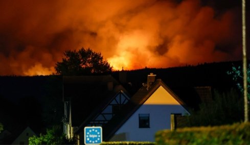 Τεράστια φωτιά στο Βέλγιο απειλεί τη Γερμανία, εκκενώσεις στη Μόνσαου 