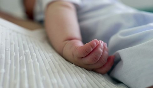 Αναστάτωση σε κλινική εξωσωματικής στο Μιλάνο: Έβαλαν σε γυναίκα το έμβρυο άλλου ζευγαριού
