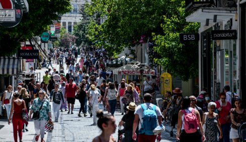 Μειώσεις φόρων και μέτρα για μεσαία τάξη και ελεύθερους επαγγελματίες «κλειδώνουν» στο πακέτο της ΔΕΘ