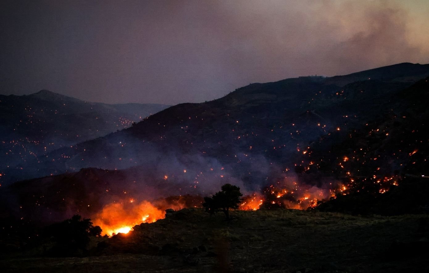 Σε εξέλιξη επιχείρηση της πυροσβεστικής στην Αχλαδιά Σητείας- Στις φλόγες αγροτοδασική έκταση