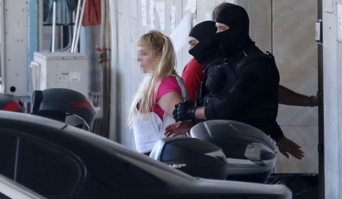Προθεσμία για να απολογηθεί την Τρίτη έλαβε η 46χρονη που κατηγορείται για την επίθεση στη Marfin - «Είναι αθώα» λέει ο συνήγορός της