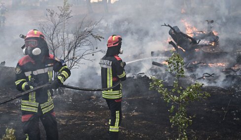 Βελτιωμένη η εικόνα της πυρκαγιάς στη Δυτική Αττική, από Ψάθα προς Λούμπα το πιο ενεργό μέτωπο, «το μεγάλο στοίχημα είναι μετά τις 13:30»