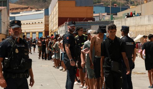 «Πόλεμος» Σάντσεθ - Μελόνι λόγω της Θέουτα: Η Ισπανία επιβάλλει και αυτή ελέγχους στα σύνορα σε πτήσεις και πλοία από Ιταλία