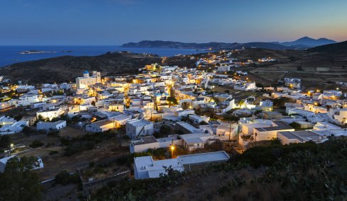 Νεκρός 17χρονος στην Κίμωλο: Το μπάνιο ήταν εκτός σπιτιού λέει ο δήμαρχος - Με το που έπιασε το «τηλέφωνο» τελείωσε, λέει συγγενής