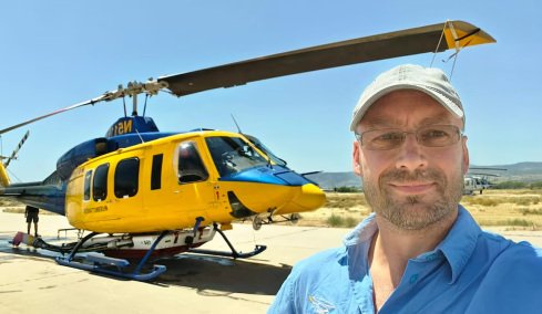 «Ήταν πολύ περήφανος για το ελικόπτερο»: Η ιστορία του Δανού πιλότου που σκοτώθηκε στη Δυτική Αττική και η τελευταία φωτογραφία πριν τη μοιραία πτήση