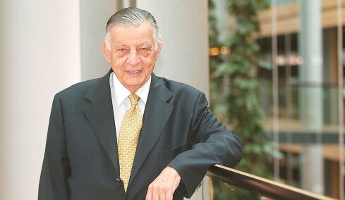 Τα απομνημονεύματα Βαρβιτσιώτη: Σκληρή κριτική σε Σαμαρά για το Σκοπιανό, τι έγραψε για Καραμανλή και Παπανδρέου