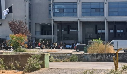 Οπαδοί του ΠΑΟΚ έξω από την Τούμπα για τη μεταγραφή του Κωνσταντέλια στην Ντόρτμουντ, δείτε βίντεο