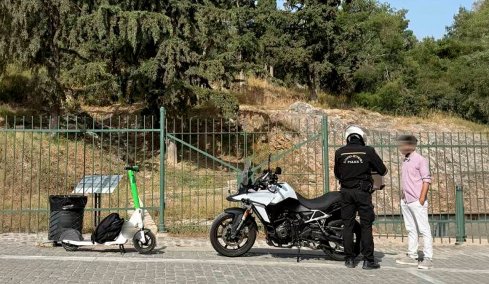 Τα πατίνια στο σφυρί λόγω προστίμων, ασφάλισης και κράνους: Γονείς που τα αγόρασαν στα παιδιά τους, τώρα τα πουλάνε