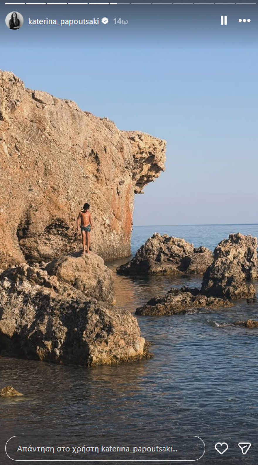 Οι πόζες της Κατερίνας Παπουτσάκη με μαγιό στη θάλασσα, δείτε φωτογραφίες