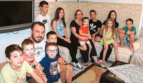 Είδος υπό εξαφάνιση οι υπερπολύτεκνοι στην Ελλάδα που γερνάει: Τα... δύο ταψιά μεσημεριανό, τα επιδόματα, η καθημερινότητά τους