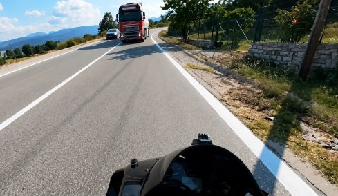 Οι ποινές που αντιμετωπίζει ο οδηγός του βυτιοφόρου για την εγκληματική προσπέραση