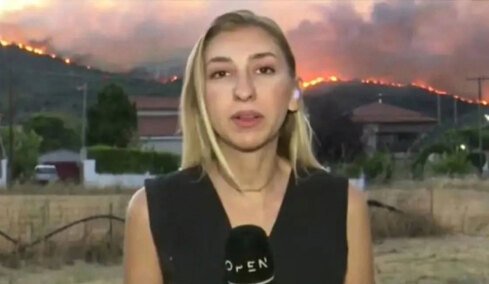 Οι πυροσβέστες στο πλευρό της ρεπόρτερ που γέλασε: Τη γνωρίζουμε από τα μέτωπα, η ένταση μπορεί να προκαλέσει μια ακούσια αντίδραση