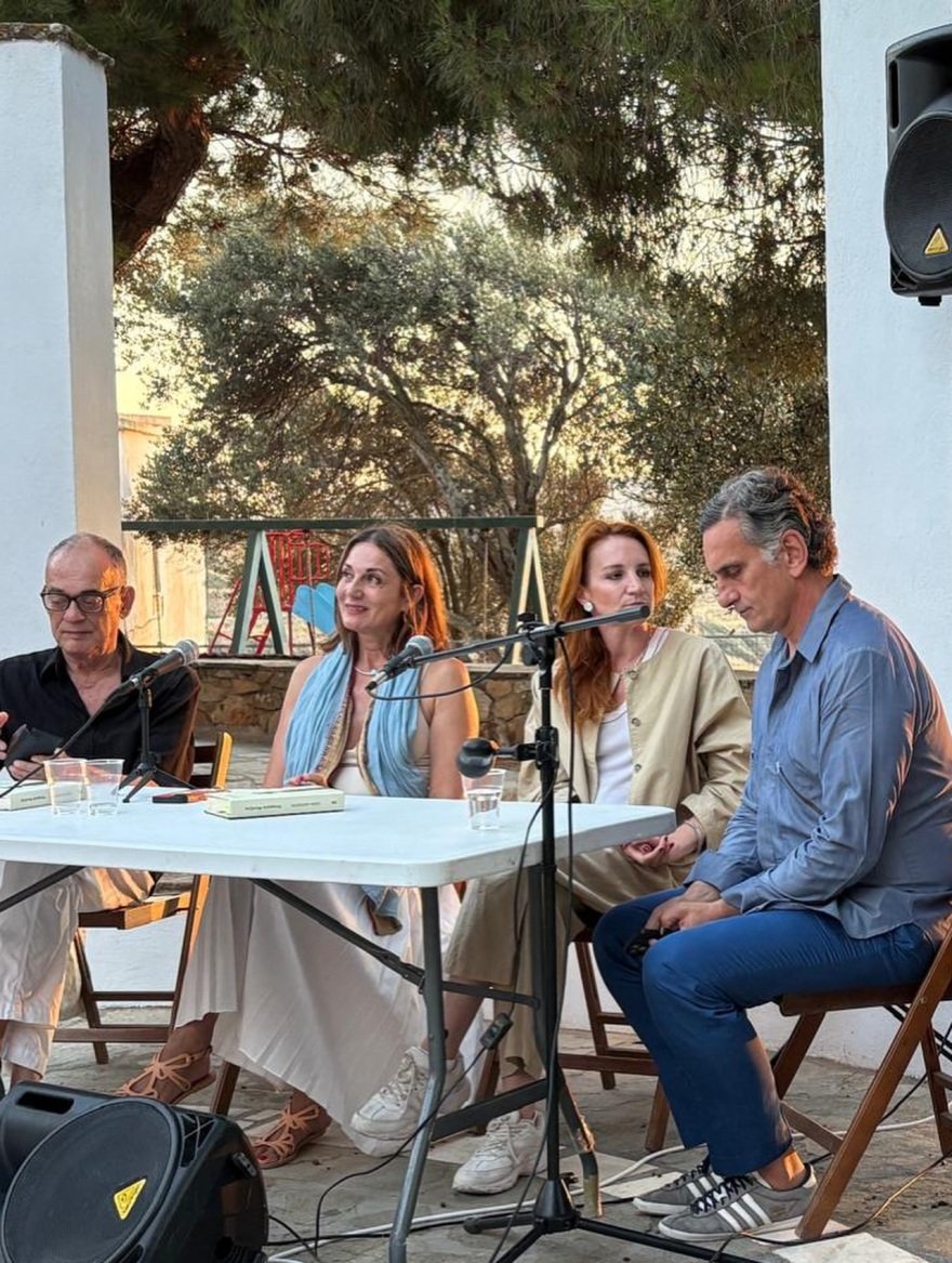 Νίκος Ψαρράς και Έλενα Καρακούλη: Οι φωτογραφίες από τις διακοπές τους στην Τήνο
