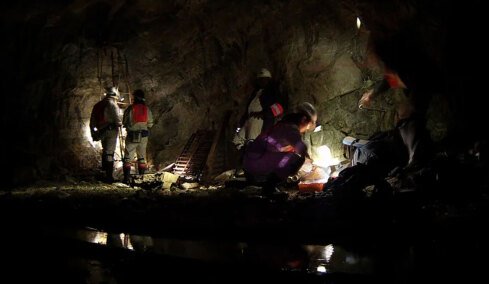 Το «σκουλήκι του διαβόλου» που ζει 1,3 χιλιόμετρα κάτω από τη Γη και αλλάζει όσα γνωρίζαμε για τη ζωή: «Οι άνθρωποι δεν κυβερνάμε τον κόσμο»
