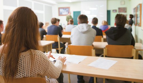 Το τέλος του «ενός βιβλίου» στα σχολεία: Η μεγάλη αλλαγή σε δημοτικά, γυμνάσια και λύκεια το 2026 και το 2027