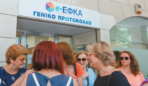 Χτυπάνε οι καμπάνες για τις συντάξεις: H Eυρώπη αυξάνει κι άλλο τα όρια, η Ελλάδα αντέχει μέχρι... νεωτέρας