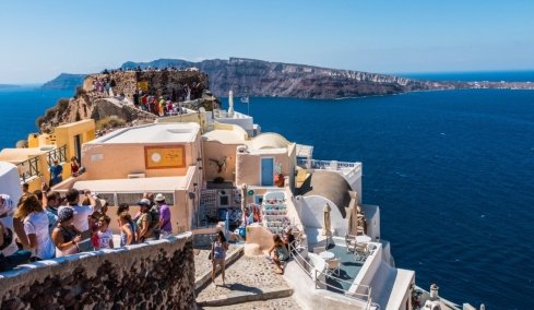 Χωροταξικό για τον τουρισμό: Οι νέοι κανόνες για επενδύσεις, Airbnb και εκτός σχεδίου δόμηση  