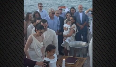 Η Βαλέρια Χοψονίδου βάφτισε τον γιο της στη Βουλιαγμένη, δείτε φωτογραφίες