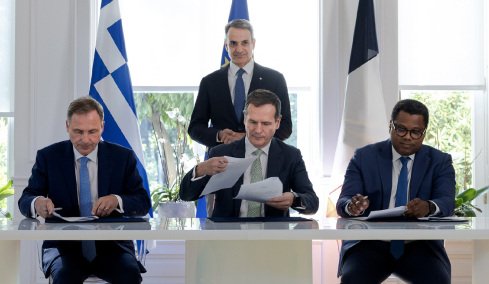 Έπεσαν οι υπογραφές για την ηλεκτρική διασύνδεση Ελλάδας - Κύπρου - Μητσοτάκης: Ισχυρή ψήφος εμπιστοσύνης στην Ελλάδα η είσοδος της γαλλικής Meridiam