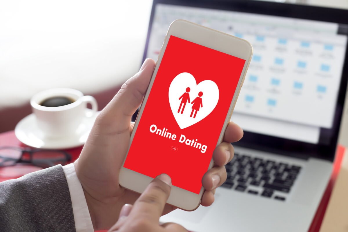 dating-apps:-Πως-άλλαξε-ο-τρόπος-που-ερωτευόμαστε-και-ποιοι-είναι-οι-κανόνες-για-το-νέο-φλερτ
