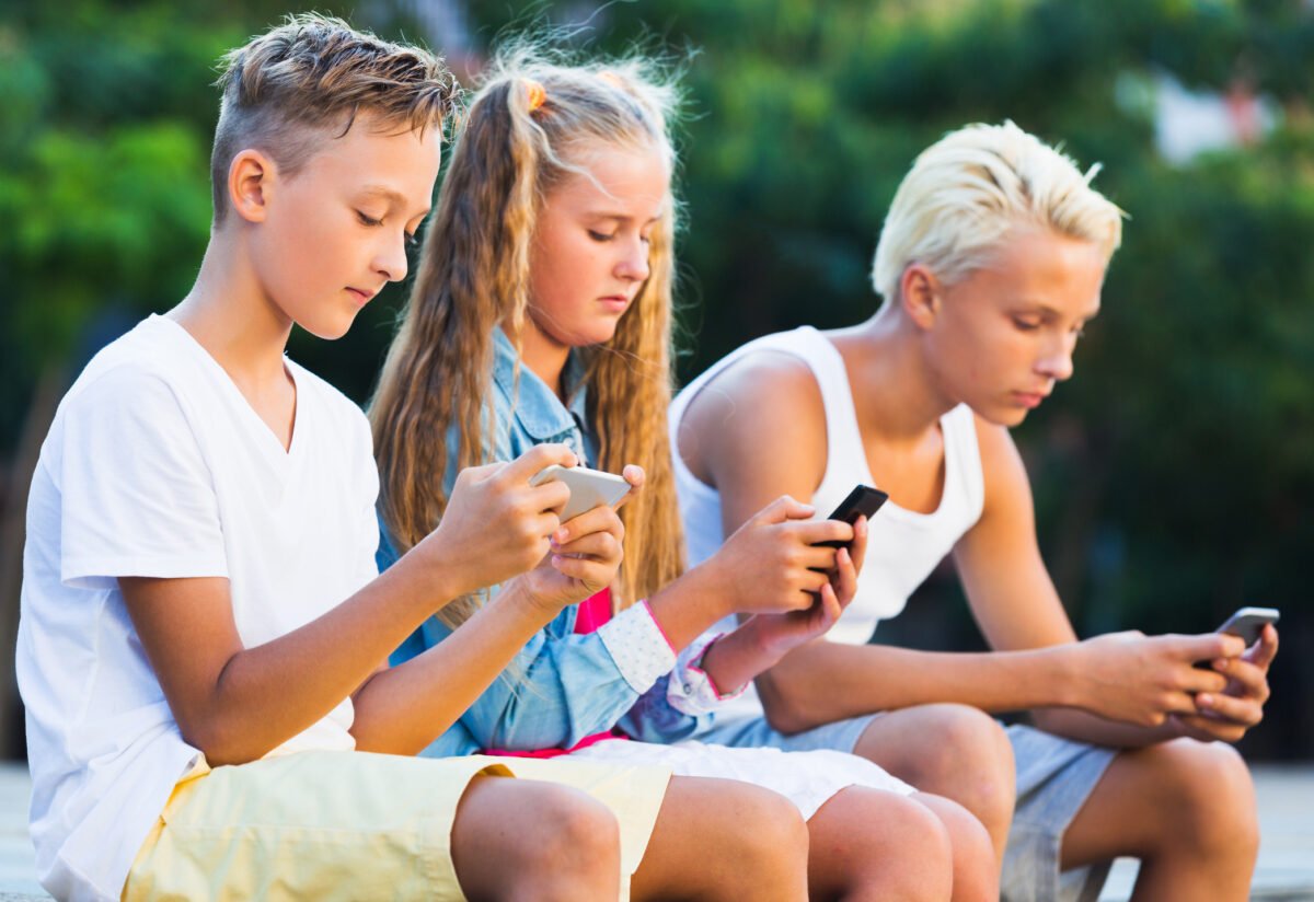 smartphone-στην-πρώιμη-εφηβεία:-Σύνδεση-με-αυξημένα-συμπτώματα-διατροφικών-διαταραχών