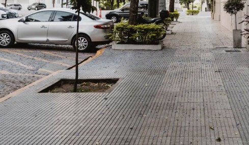 Το Μαρόκο σκάβει την άσφαλτο για να καταπολεμήσει τον μεγάλο εχθρό της νότιας Ευρώπης