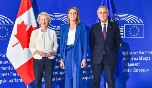 «Κανείς δεν γνώριζε τίποτα»: Η Φον Ντερ Λάιεν αιφνιδίασε τα κράτη της ΕΕ με την ανακοίνωση για «ειδική σχέση» με τον Καναδά