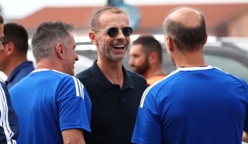 Τσέφεριν: «Γίνεται καλή δουλειά στην Ελλάδα, αλλά πρέπει να βελτιωθούν οι σχέσεις των συλλόγων με τους διαιτητές», δείτε βίντεο