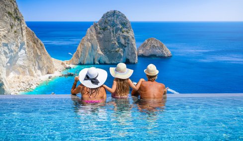 «Τυφλές» διακοπές: Το viral trend που σαρώνει – Πρώτα πληρώνεις και μετά μαθαίνεις τον προορισμό