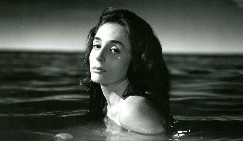 «Αντιγονούλα μου, σε παρακαλώ λυπήσου με»: Τα τελευταία λόγια και η μυθιστορηματική ζωή της Έλλης Λαμπέτη