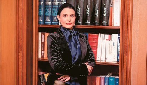 Καλοδεχούμενος ο έλεγχος στο ιατρείο Καρυστιανού, λέει η Γρατσία, δεν απάντησε αν έχει μηχάνημα βιοανάδρασης, «όλα είναι νόμιμα» είπε
