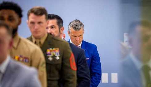 Χάος στο Πεντάγωνο από τις επιλογές Χέγκσεθ: Παραιτούνται στρατηγοί, μπλοκάρει τα drones για προσωπικούς λόγους, αλλά ο Τραμπ τον στηρίζει  