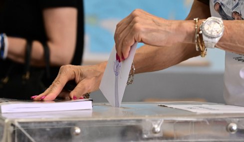 Δύο δημοσκοπήσεις, Pulse και Opinion Poll, δείχνουν άνοδο για τη ΝΔ που ξεπερνά το 30% μετά την ΔΕΘ, σταθερός ο Τσίπρας, τρίτο το ΠΑΣΟΚ 