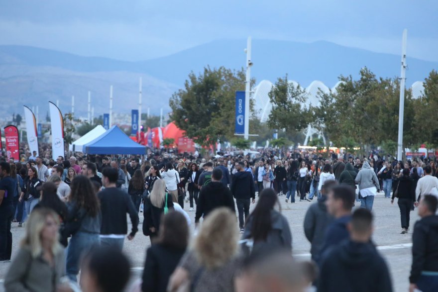Άννα Βίσση: Γεμίζει το ΟΑΚΑ για τη συναυλία, δείτε βίντεο και φωτογραφίες