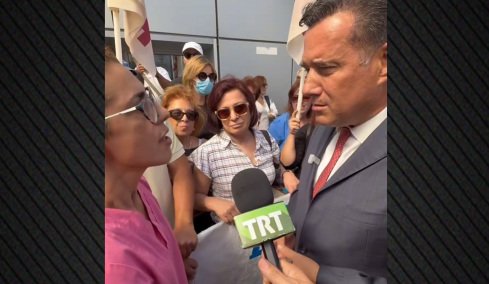 Ο Γεωργιάδης φώναξε το σύνθημα «ο μόνος δρόμος είναι αντίσταση και πάλη» με συνδικαλιστές στο Βόλο και τρολάρει: Επιτέλους, λίγη συμμορία μιζέριας