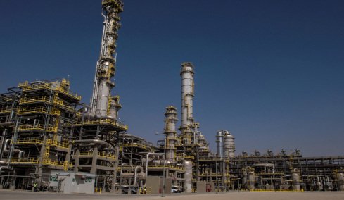 Στα πρόθυρα ενεργειακού εφιάλτη η Ευρώπη: Η Saudi Aramco ακυρώνει ή μεταθέτει παραδόσεις αργού πετρελαίου προς ευρωπαϊκά διυλιστήρια