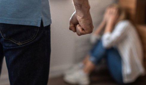 Εφιάλτης για 31χρονη στη Θεσσαλονίκη: Κατήγγειλε 59χρονο για ξυλοδαρμό κατά την ερωτική πράξη, αποκάλυψε πως την κακοποιούσε άγρια επί μήνες