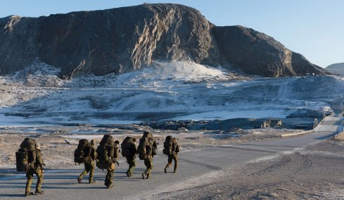 Η Σουηδία αναζητά γη για χιλιάδες τάφους εν αναμονή ενός πιθανού σεναρίου πολέμου: «Θα μπορούσε να ξεσπάσει»  