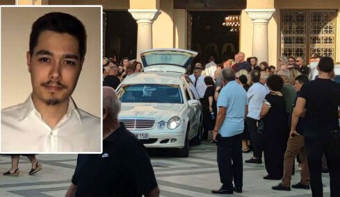 Θρήνος στην κηδεία του αδελφού της Ολγας Φαρμάκη, Μανούσου, που πέθανε στα 32 του χρόνια