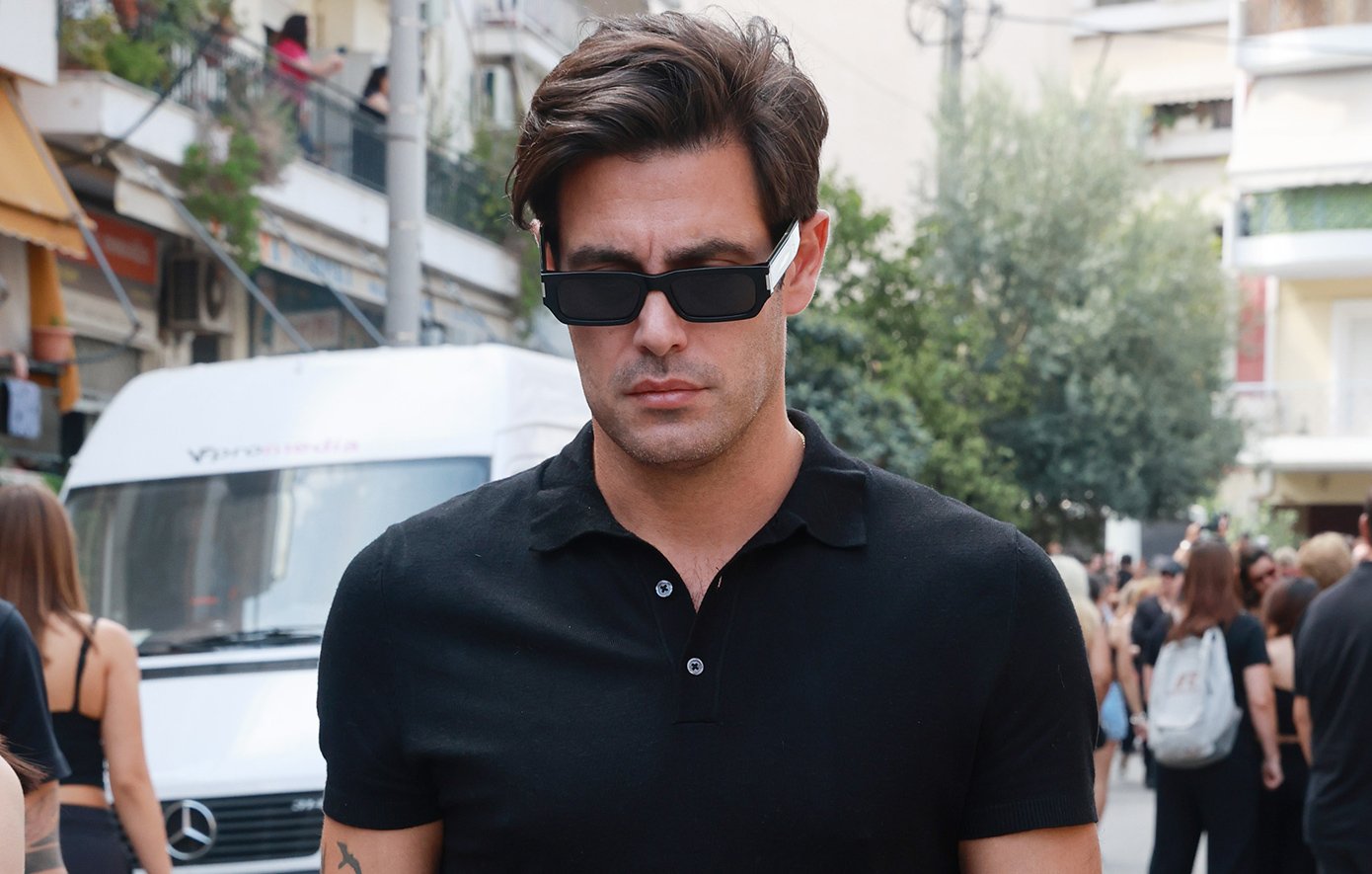 Συγκίνηση στο τελευταίο αντίο στον Γιώργο Μαζωνάκη στην «παλιά του γειτονιά» Συγκίνηση στο τελευταίο αντίο στον Γιώργο Μαζωνάκη στην «παλιά του γειτονιά»