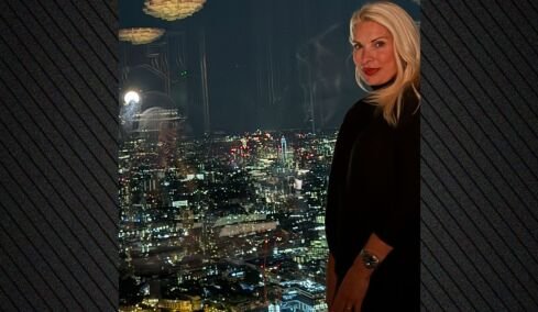 Η Ελένη Μενεγάκη ταξίδεψε στο Λονδίνο: Ένα κεφάλαιο κλείνει και ένα καινούριο ανοίγει, έγραψε