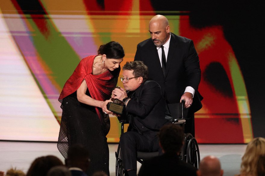 Emmy 2026: Η συγκινητική αποθέωση του Μάικλ Τζ. Φοξ και το μήνυμα ελπίδας για το Πάρκινσον